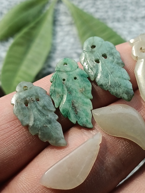 古玩玉器清代和田玉、翡翠帽花拍賣，當前價格100元