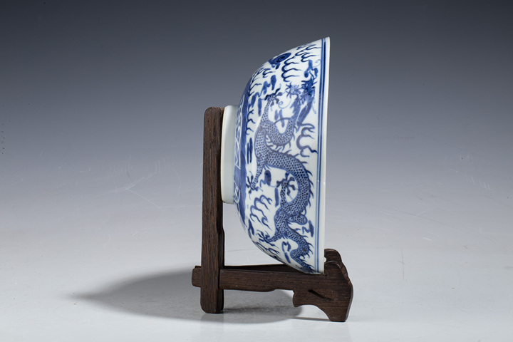 古玩陶瓷清光緒·青花趕珠龍紋大碗拍賣,當(dāng)前價(jià)格7500元