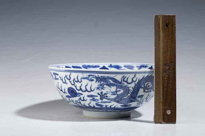 古玩陶瓷清光緒·青花趕珠龍紋大碗拍賣,當(dāng)前價(jià)格7500元