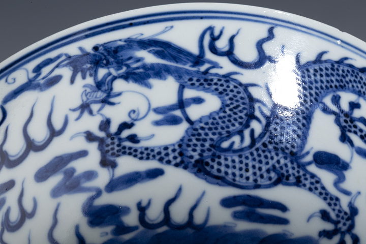 古玩陶瓷清光緒·青花趕珠龍紋大碗拍賣,當(dāng)前價(jià)格7500元