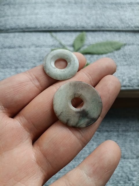 古玩玉器(一個小幾百的平安扣)清代天然翡翠“平安扣”拍賣,當前價格499元