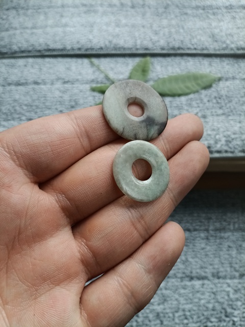 古玩玉器(一個小幾百的平安扣)清代天然翡翠“平安扣”拍賣,當前價格499元