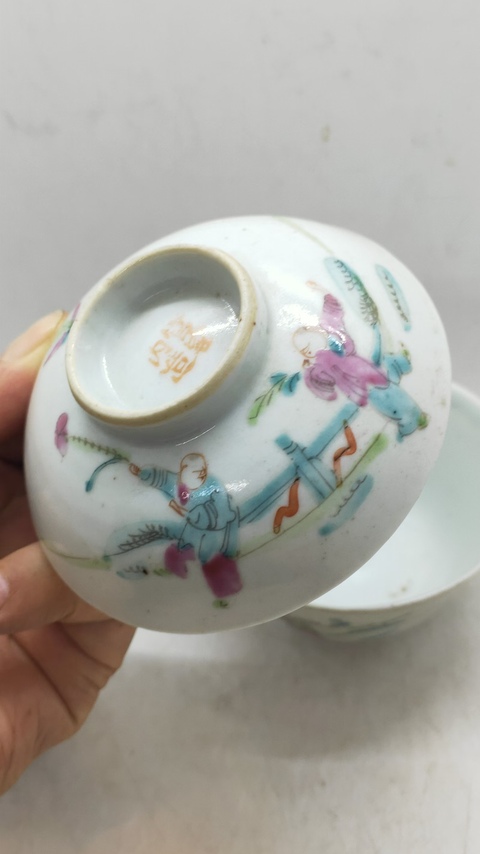 古玩陶瓷晚清—仕女嬰戲紋粉彩蓋杯拍賣,當(dāng)前價(jià)格2200元