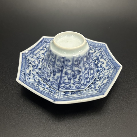 清康熙青花花卉紋八方杯碟拍賣，當(dāng)前價(jià)格1900元