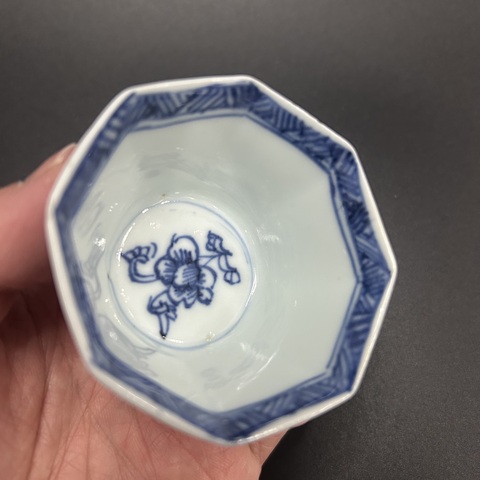 古玩陶瓷清康熙青花花卉紋八方杯碟拍賣，當前價格2200元