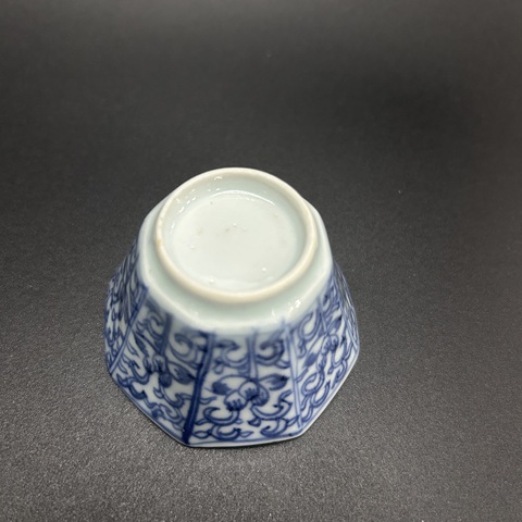 古玩陶瓷清康熙青花花卉紋八方杯碟拍賣，當前價格2200元