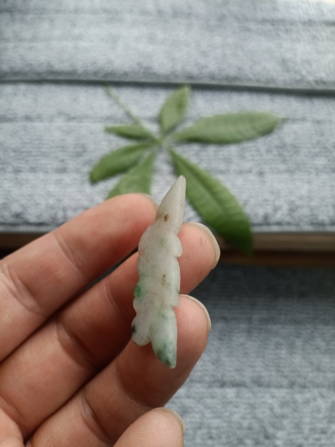 古玩玉器清代雙面工天然翡翠花飾拍賣,當前價格598元