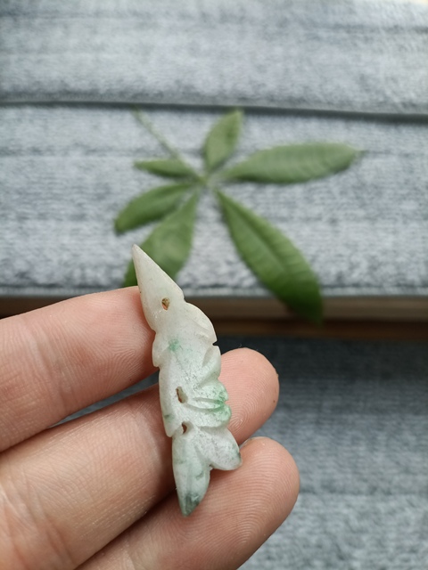 古玩玉器清代雙面工天然翡翠花飾拍賣,當前價格598元