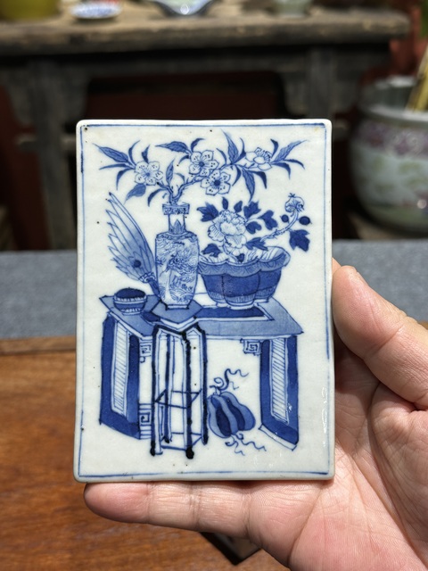 古玩陶瓷清代中期青花細路博古紋大號雙格印泥盒拍賣，當前價格16800元
