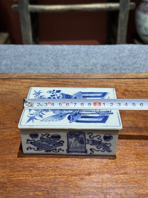 古玩陶瓷清代中期青花細路博古紋大號雙格印泥盒拍賣，當前價格16800元