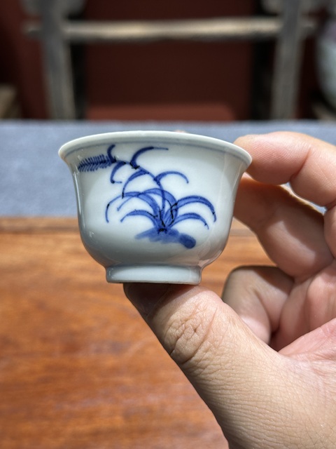 古玩陶瓷明代晚期青花花卉紋杯拍賣,當(dāng)前價(jià)格8800元