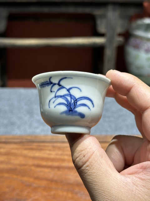 古玩陶瓷明代晚期青花花卉紋杯拍賣,當(dāng)前價(jià)格8800元