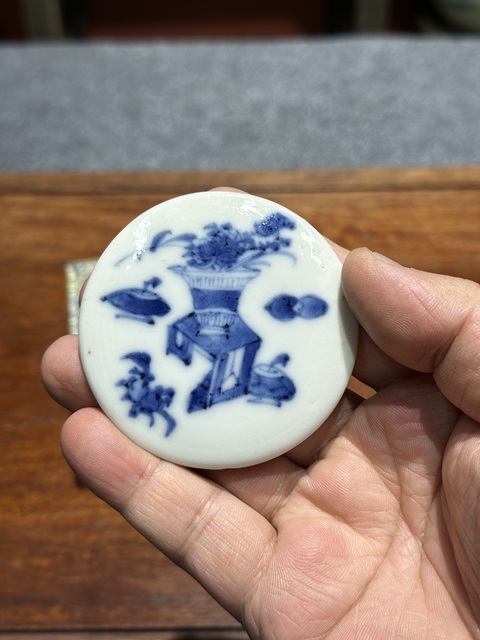古玩陶瓷清代中期青花博古紋印泥盒拍賣，當前價格6800元