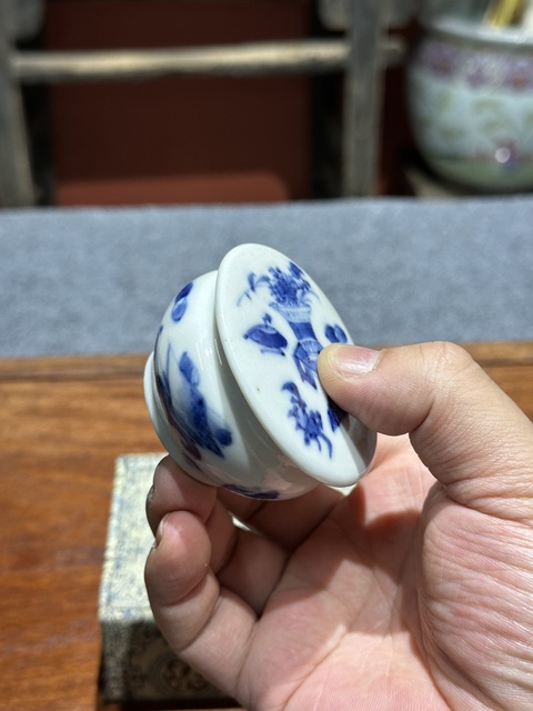 古玩陶瓷清代中期青花博古紋印泥盒拍賣，當前價格6800元