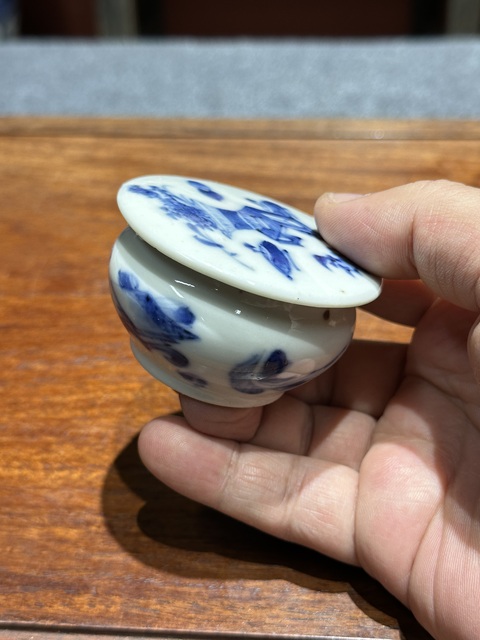 古玩陶瓷清代中期青花博古紋印泥盒拍賣，當前價格6800元
