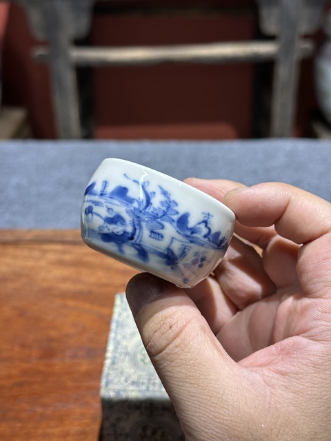 古玩陶瓷清代中期青花山水人物紋水盂拍賣,當(dāng)前價(jià)格5800元