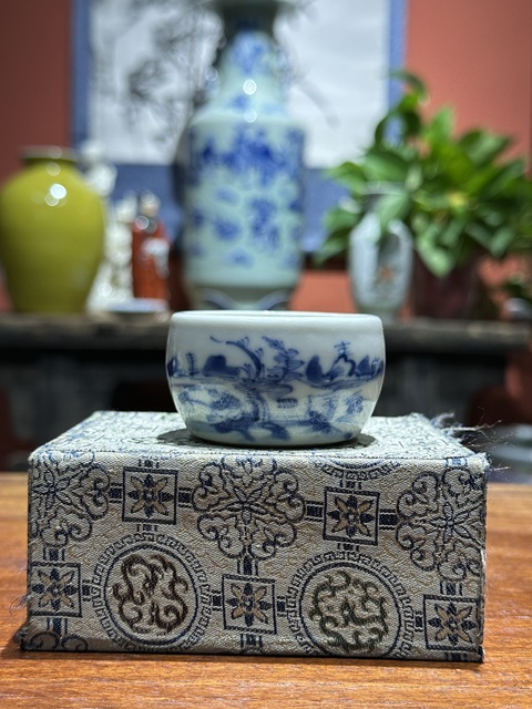 古玩陶瓷清代中期青花山水人物紋水盂拍賣,當(dāng)前價(jià)格5800元