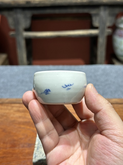 古玩陶瓷清代中期青花山水人物紋水盂拍賣,當(dāng)前價(jià)格5800元