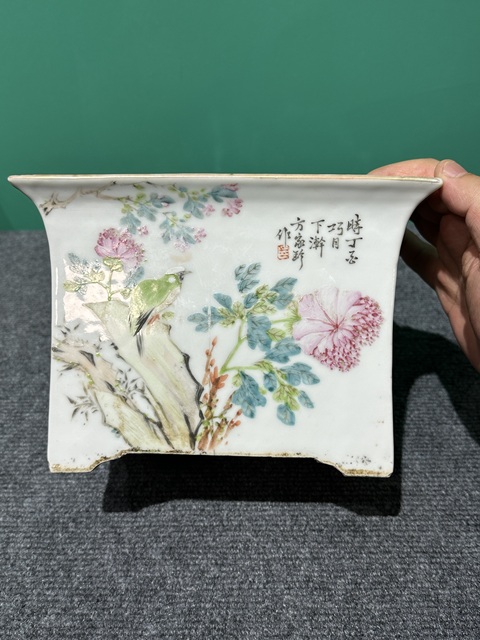 古玩陶瓷清代晚期淺降彩名家方家珍花鳥紋花盆拍賣，當前價格6800元