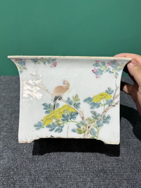 古玩陶瓷清代晚期淺降彩名家方家珍花鳥紋花盆拍賣，當前價格6800元