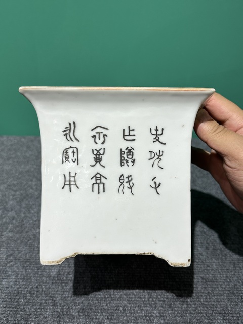 古玩陶瓷清代晚期淺降彩名家方家珍花鳥紋花盆拍賣，當前價格6800元