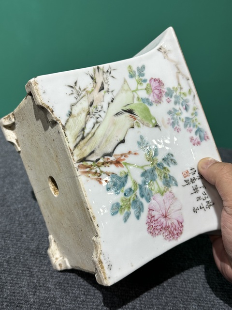 古玩陶瓷清代晚期淺降彩名家方家珍花鳥紋花盆拍賣，當前價格6800元