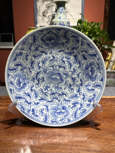 古玩陶瓷清代乾隆青花纏枝蓮紋盤拍賣，當前價格2800元