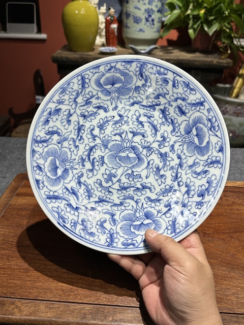 古玩陶瓷清代乾隆青花纏枝蓮紋盤拍賣，當前價格2800元