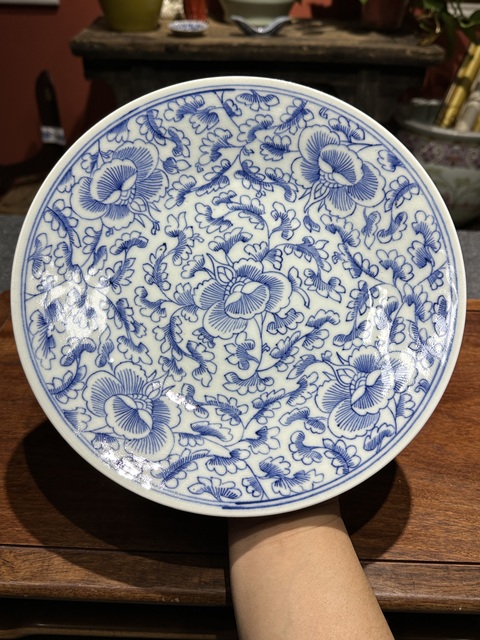 古玩陶瓷清代乾隆青花纏枝蓮紋盤拍賣，當前價格2800元