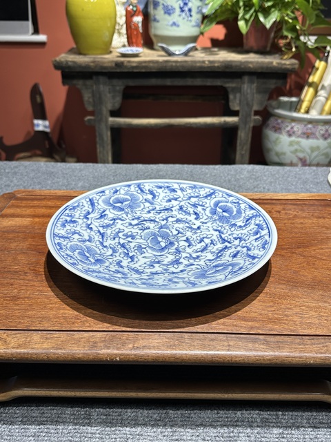 古玩陶瓷清代乾隆青花纏枝蓮紋盤拍賣，當前價格2800元