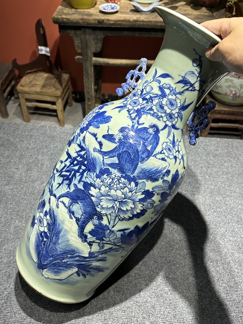 古玩陶瓷清代咸豐青花猴子采桃紋300件賞瓶拍賣，當前價格12800元