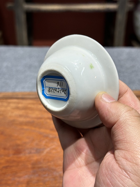 古玩陶瓷清代同治粉彩蝶戀花筆洗拍賣,當(dāng)前價格2600元