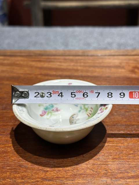 古玩陶瓷清代同治粉彩蝶戀花筆洗拍賣,當(dāng)前價格2600元