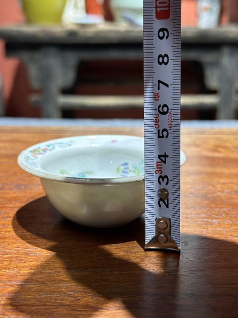 古玩陶瓷清代同治粉彩蝶戀花筆洗拍賣,當(dāng)前價格2600元