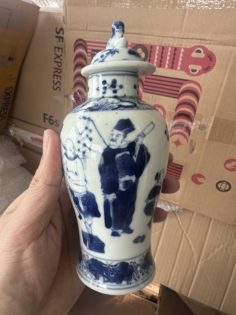 古玩陶瓷青花市井人物雞腿瓶拍賣，當前價格3000元