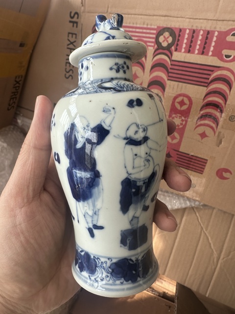古玩陶瓷青花市井人物雞腿瓶拍賣，當前價格3000元