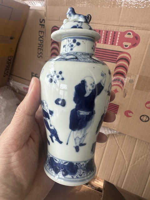 古玩陶瓷青花市井人物雞腿瓶拍賣，當前價格3000元