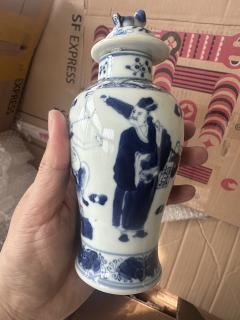 古玩陶瓷青花市井人物雞腿瓶拍賣，當前價格3000元