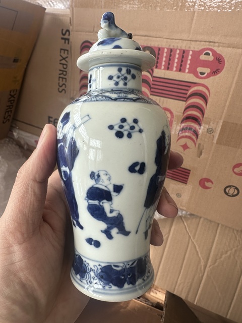 古玩陶瓷青花市井人物雞腿瓶拍賣，當前價格3000元