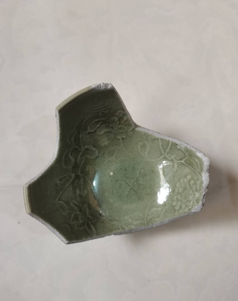 古玩陶瓷龍泉青瓷花卉紋碗拍賣,當前價格0元