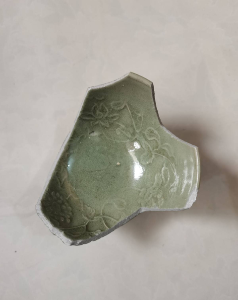 古玩陶瓷龍泉青瓷花卉紋碗拍賣,當前價格0元