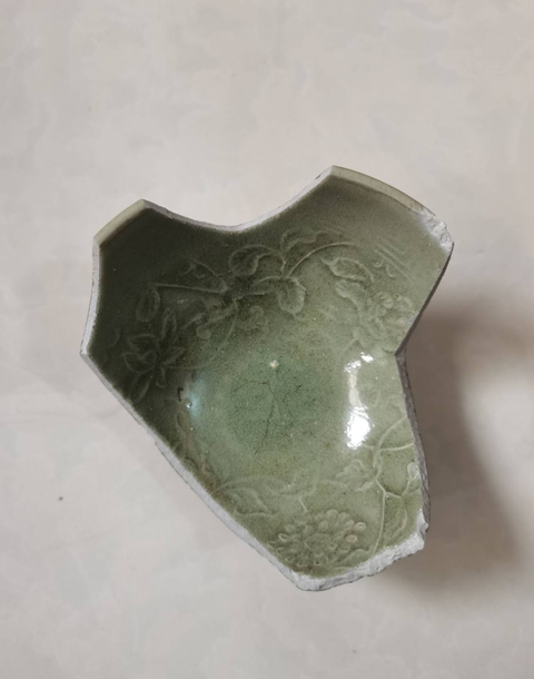 古玩陶瓷龍泉青瓷花卉紋碗拍賣,當前價格0元