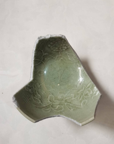 古玩陶瓷龍泉青瓷花卉紋碗拍賣,當前價格0元