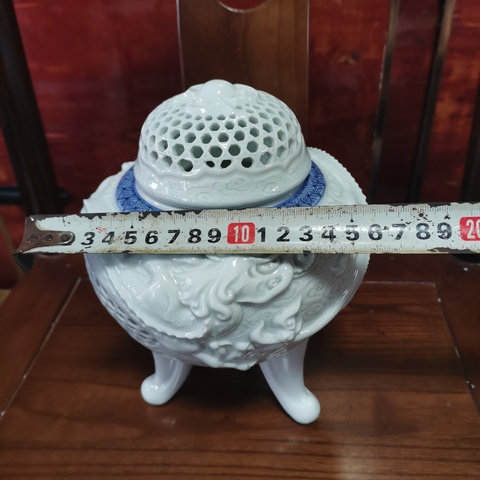古玩陶瓷【精品熏爐】民國雕瓷青花龍紋薰爐拍賣，當前價格500元