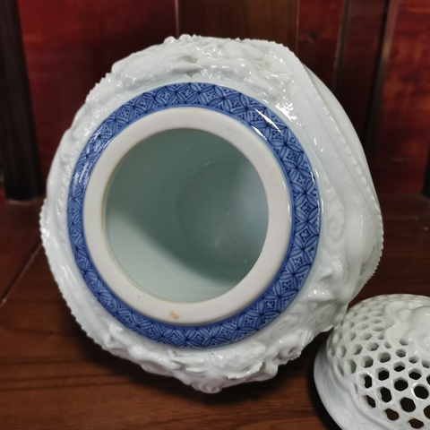 古玩陶瓷【精品熏爐】民國雕瓷青花龍紋薰爐拍賣，當前價格500元