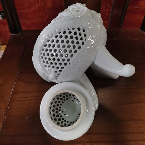 古玩陶瓷【精品熏爐】民國雕瓷青花龍紋薰爐拍賣，當前價格500元