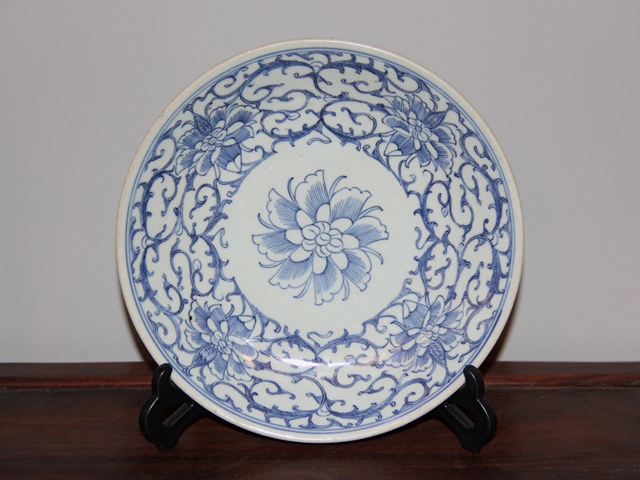 古玩陶瓷清嘉慶?青花淡描纏枝花卉紋盤(細路、款正)拍賣,當前價格888元