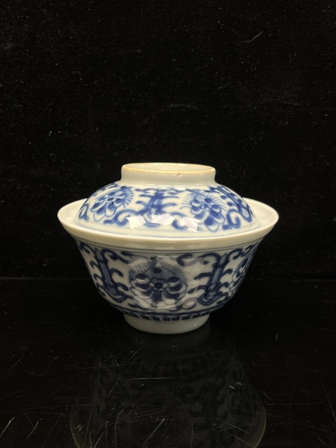 古玩陶瓷清雍乾忍冬紋寶和相花青花蓋碗拍賣，當(dāng)前價(jià)格3300元