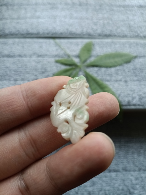 古玩玉器清代天然翡翠靈芝如意花飾拍賣,當前價格600元