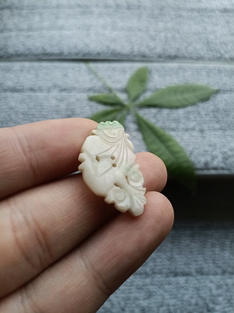 古玩玉器清代天然翡翠靈芝如意花飾拍賣,當前價格600元